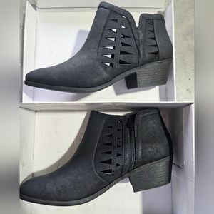 Womens size 11 black Soda perforated cut out stacked block heel ankle booties